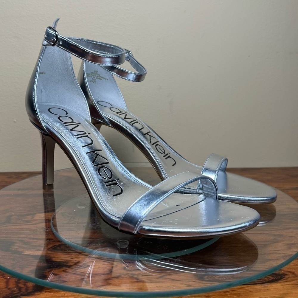 CALVIN KLEIN Women's Fairy Dress Sandals in Silver Faux Leather - Picture 5 of 16